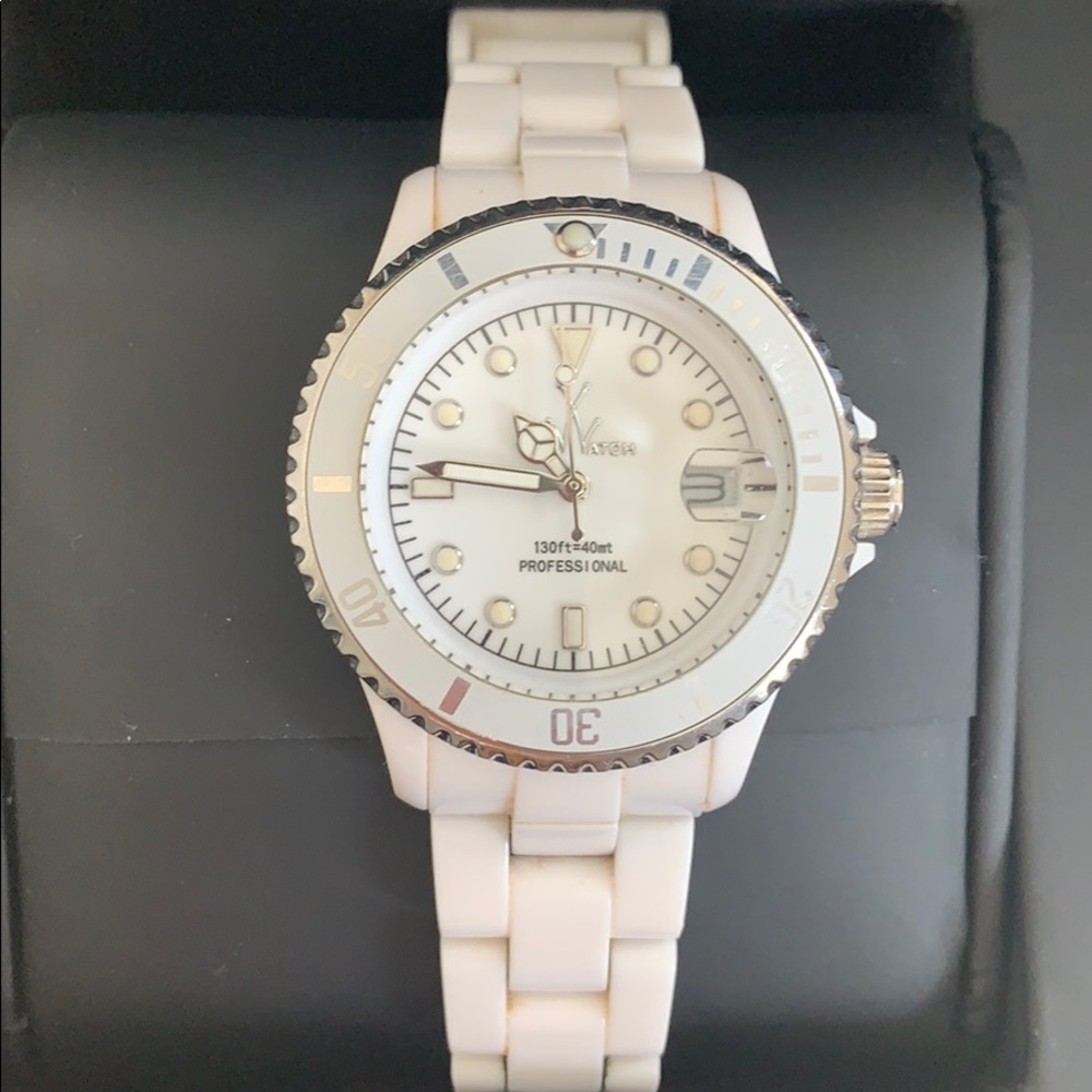 ToyWatch Women’s Plasteramic White Quartz w tags!